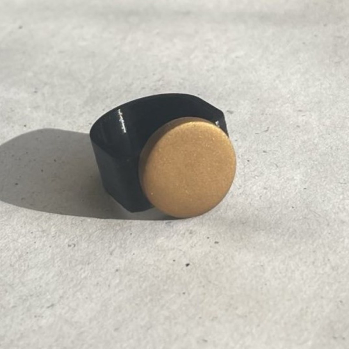 COZI ROUND METAL BRONZE
